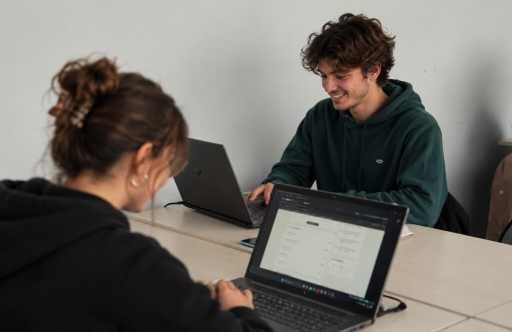 Formation IA : Ynov adopte les outils de Hugging Face